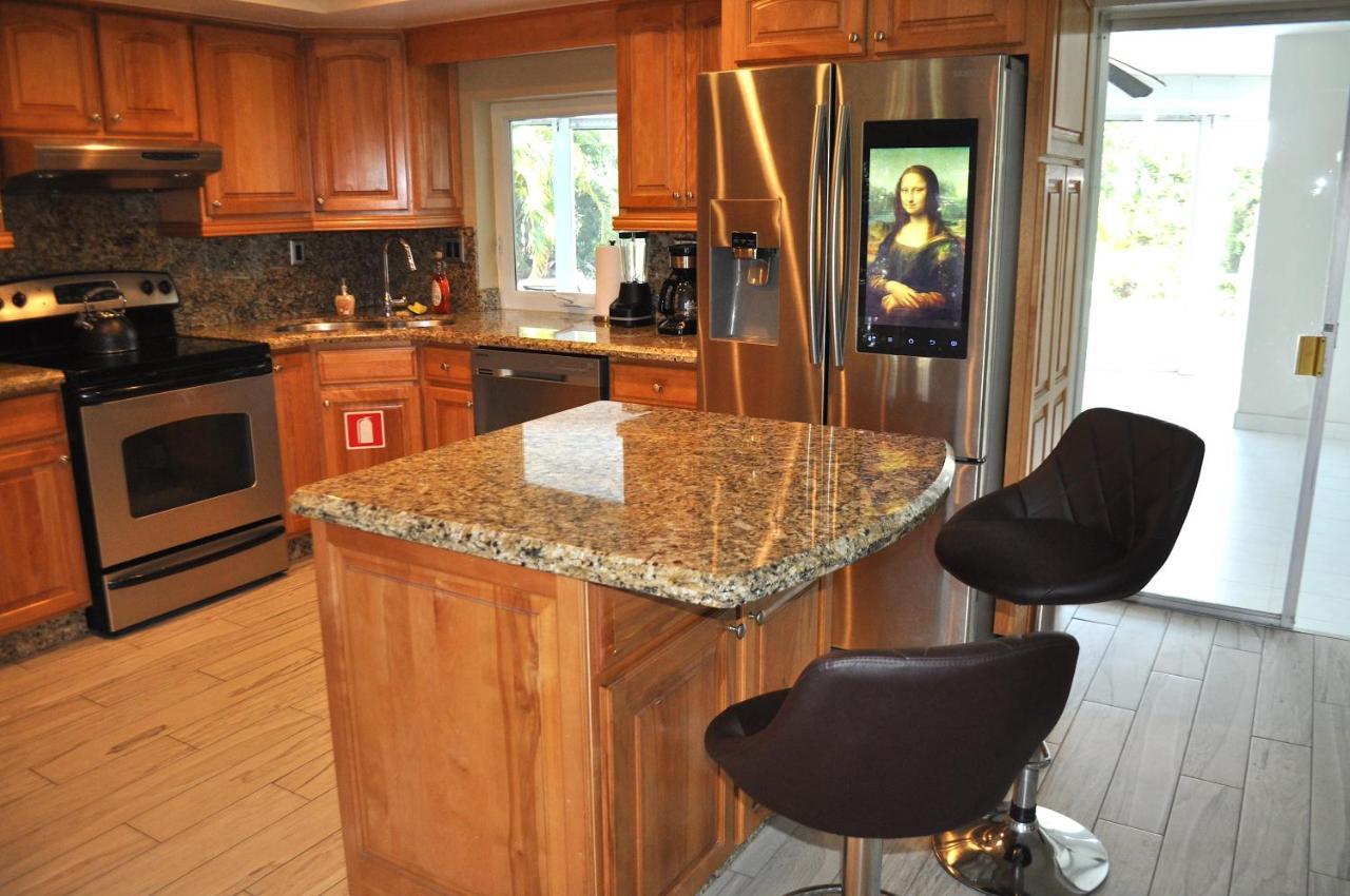 Lovely 3-Bd, Walk To Bars, 9 Min Drive From Beach! Heated Pool. Форт Лодърдейл Екстериор снимка